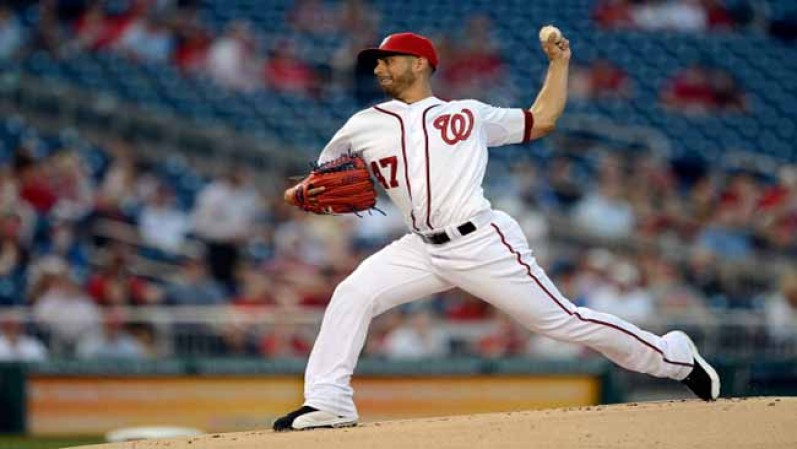 Gio Gonzalez #47 de los Nacionales de Washington. Pitcher. Gana esta temporada $6,350,000 de dólares. Nombre completo: Giovany A. Gonzalez. Nació: 9/19/1985 en Hialeah, FL.