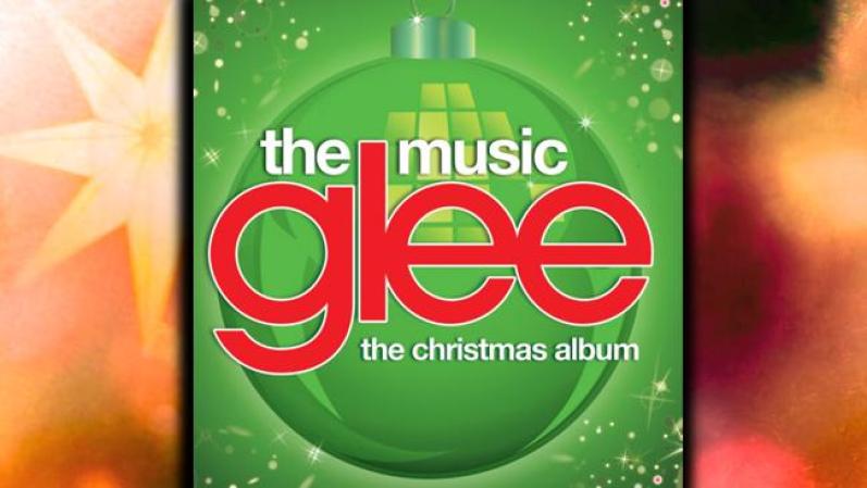 Para los fieles fanáticos de este progama de televisón, Glee, hay dos discos llenitos de música navideña.