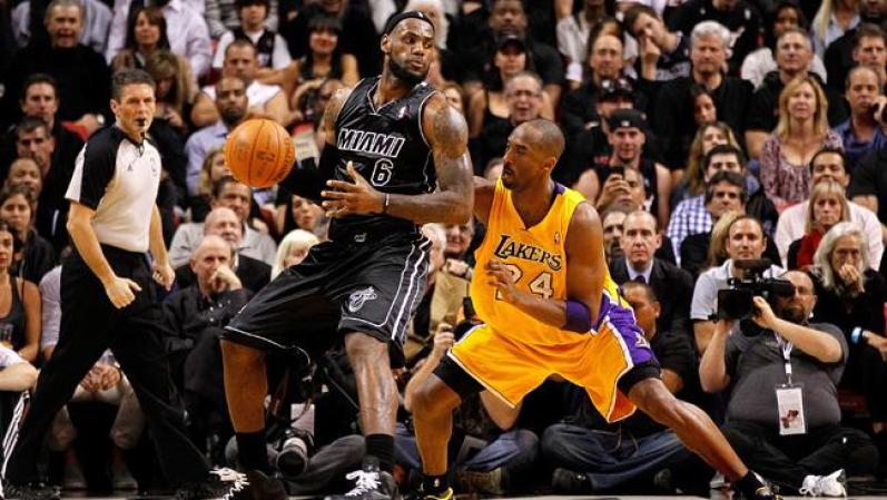James le ganó el duelo a Kobe.