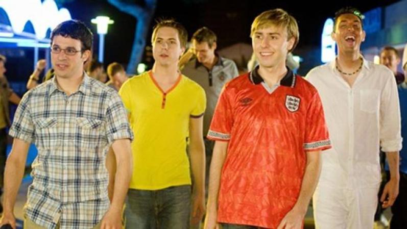 The Inbetweeners Movie. En esta comedia británica, cuatro jóvenes de 18 años de edad deciden irse de vacaciones a Malia, en Grecia, donde vivirán interminables aventuras. Con las actuaciones de Simon Bird, James Buckley, Blake Harrison y Joe Thomas. En los cines el 25 de noviembre.