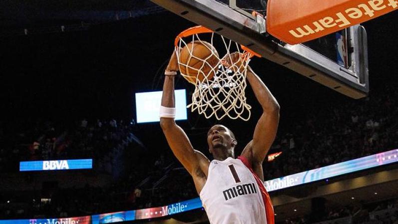 Bosh llegó al partido necesitando 12 puntos para alcanzar los 12,000 en su carrera, y los logró.