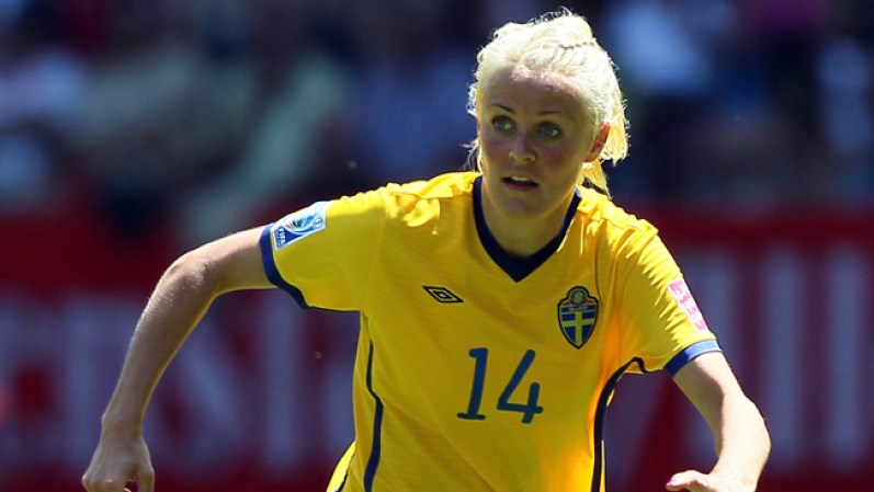 Josefine Oqvist: La futbolista fue nombrada Novata del Año en Suecia en 2003.