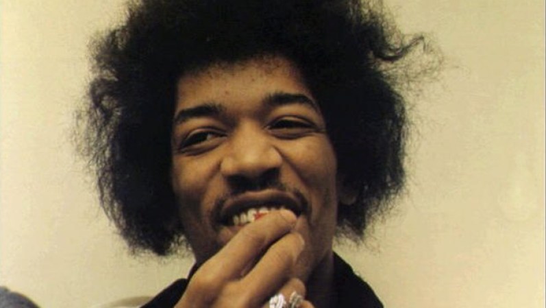 Jimi Hendrix, 27 años (1972-1970): guitarrista y compositor, es considerado el más grande músico de guitarra eléctrica de la historia. Hay controversia por las causas de su muerte pero se dice que falleció asfixiado con su vómito.