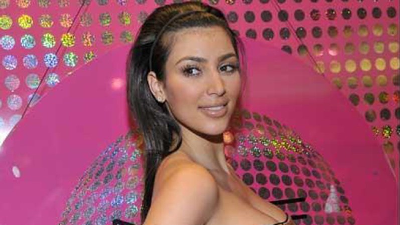 Kimberly Noel Kardashian, más conocida como Kim Kardashian, es una famosa sin causa. Es decir, su popularidad tiene explicaciones, pero ella nunca se ha destacado en nada excepto en "sex appeal".