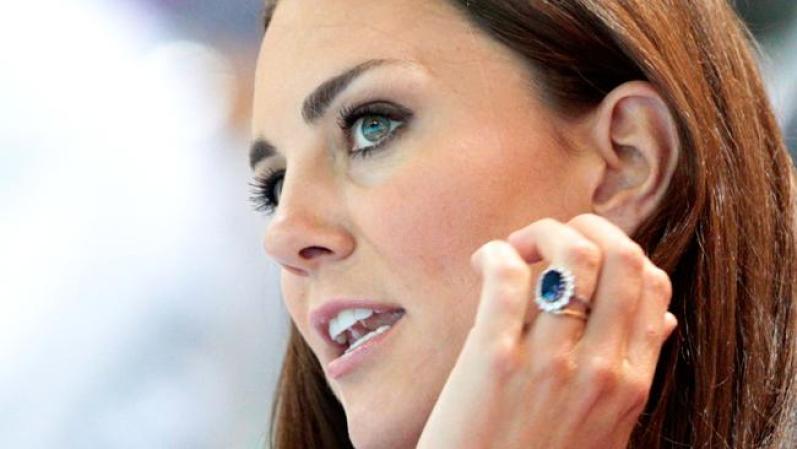 La princesa Kate Middleton lleva el mismo anillo que le regalaron a Lady Di para su compromiso.