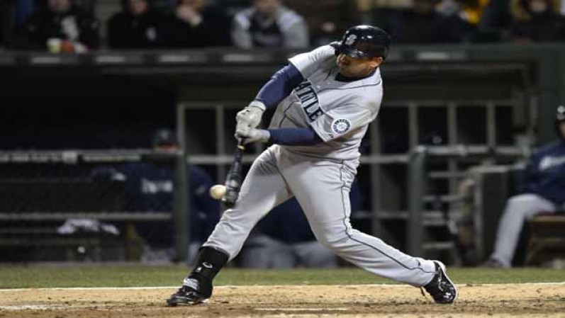 Kendrys Morales #8 de los Marineros de Seattle. Primer base. Gana esta temporada $5,250,000. Nombre completo: Kendrys Morales. Nació: 6/20/1983 en Fomento, Cuba.