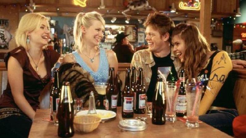 Love Actually (2003) Este aclamado filme gira en torno a ocho personas y su búsqueda del amor. Con las actuaciones de Alan Rickman, Emma Thompson, Hugh Grant y Colin Firth.