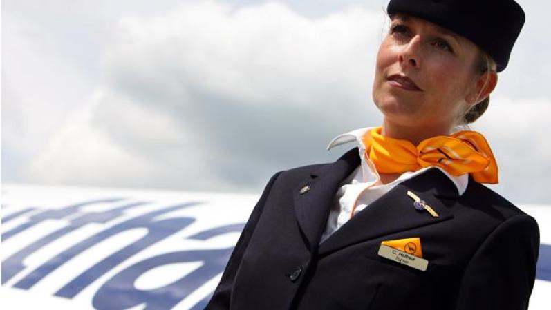 La belleza no es requisito indispensable, pero en Lufthansa hay azafatas así de sexys.
