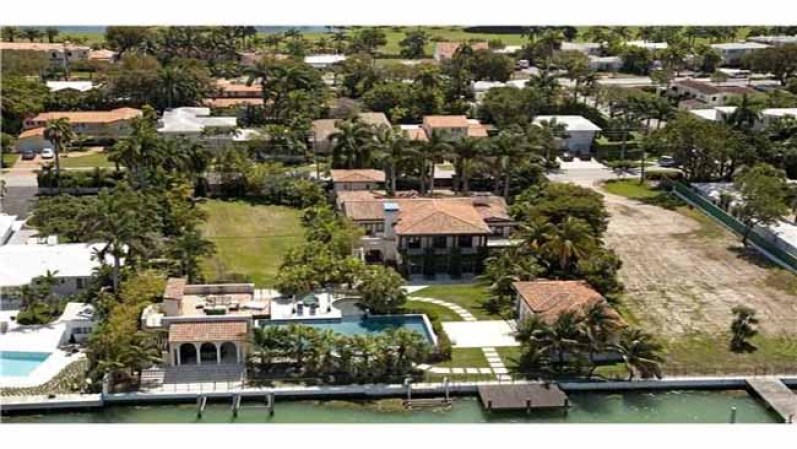 Su mansión de Miami Beach está ubicada en 6020 Bay Road N.