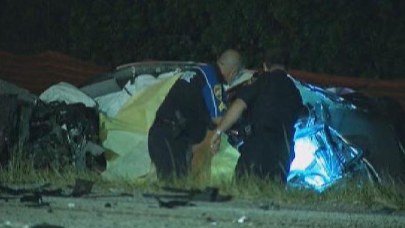 La minivan quedó casi completamente desintegrada tras el violento imapacto frontal
