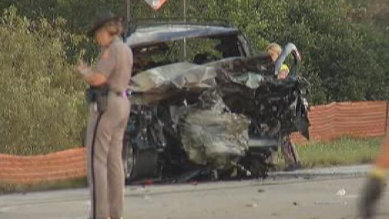 Vean cómo quedó el frente de la suburban que impactó de frente a la minivan de las víctimas.