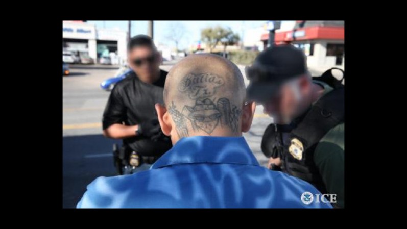 En Dallas fue arrestada una persona buscada en El Salvador por homicidio agravado, extorsión y creación de pandillas.