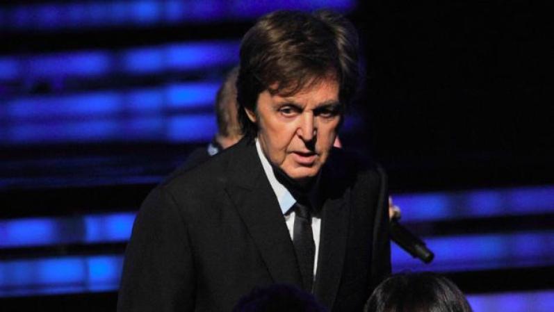 Paul McCartney fue otra de las celebridades que no podía faltar en esta fiesta de la música. El ex- Beatle se presentó con la legendaria banda The Beach Boys.