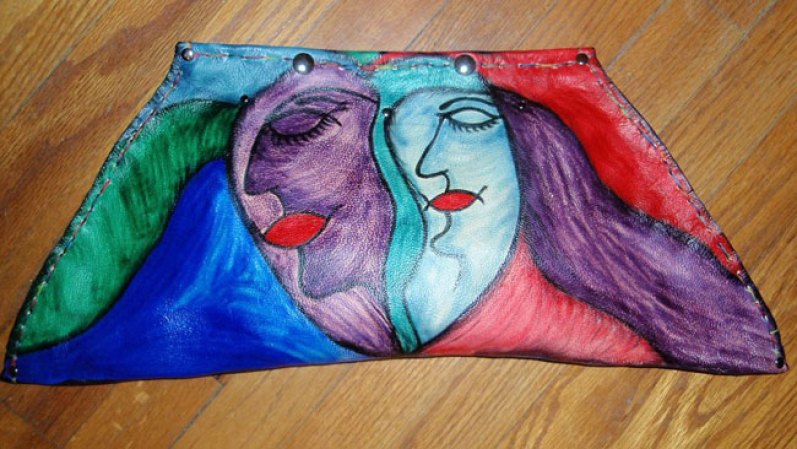 Las tachas son casi impercebtibles, para que el dibujo predomine sobre ellas.