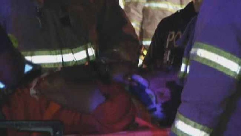 Un hombre identificado como Ramón Lorido que robó un camión de remolque llevó a las autoridades en una persecución antes de chocar el camión en un edificio de apartamentos en Hialeah la madrugada del miércoles 7 de agosto del 2013.