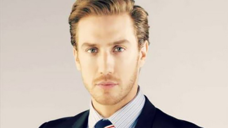 Eugenio Siller formó parte de "Los 25 hombres más guapos de People en Espanol" en el 2009.