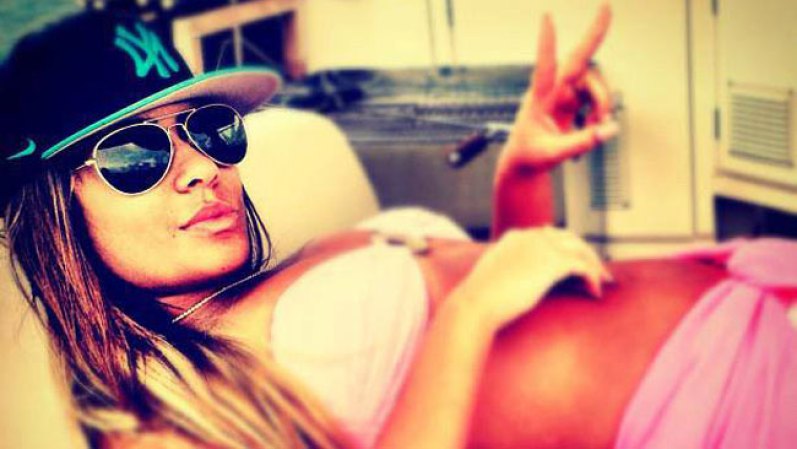 Rafaella Breckan es la hermana del astro del Barcelona, Neymar, y ha revolucionado las redes con sus fotos.