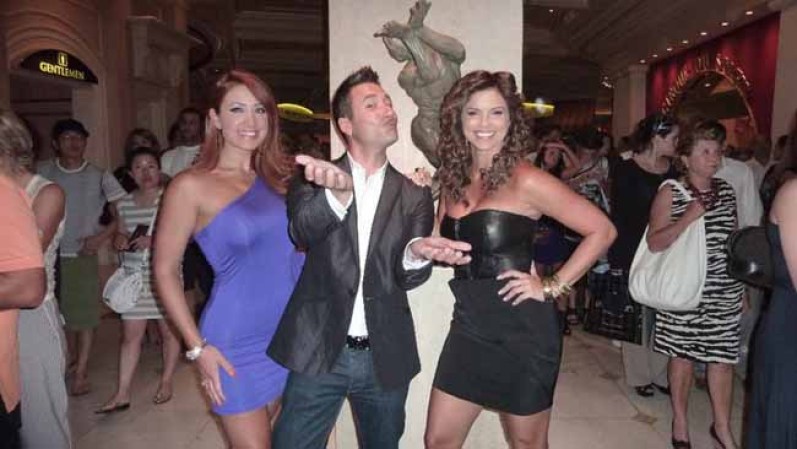 En la foto junto a Mariana Rodríguez, conductora de "Acceso Total" en Miami, y el presentador de espectáculos Jorge Bernal.