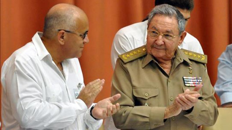22 OCTUBRE, 2013: El Gobierno de Cuba anunció hoy el inicio de un proceso para eliminar la dualidad monetaria que rige en la isla, a fin de restablecer el "valor del peso cubano y de sus funciones como dinero", informaron fuentes oficiales.