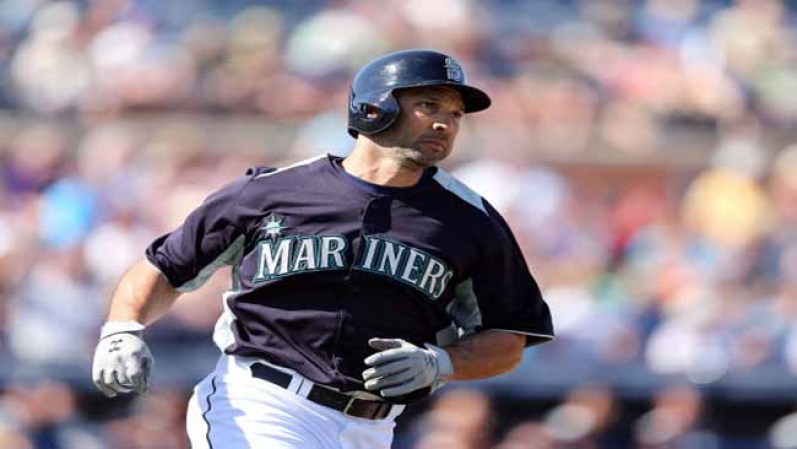 Raul Ibanez #28 de los marineros de Seattle. Jardinero. Gana $2,750,000. Nombre completo: Raul Javier Ibanez. Nació: 6/2/1972 en New York, NY.