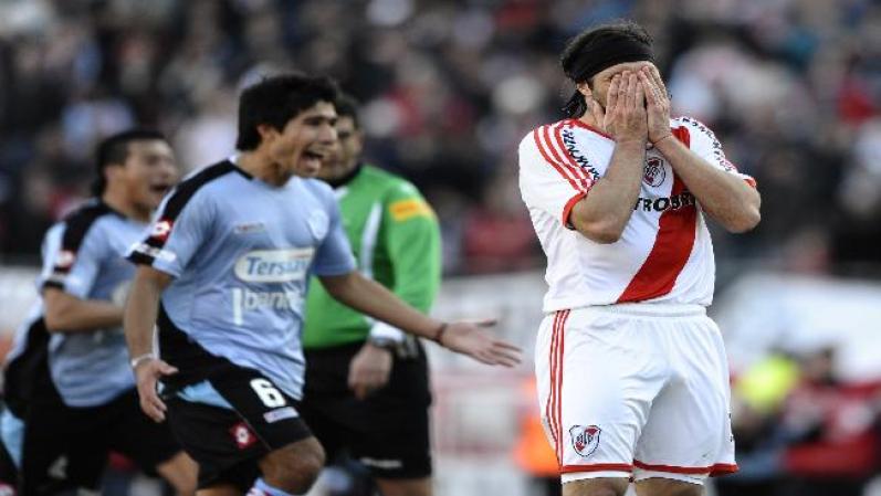 River a la “B” - El primer descenso de River en sus 110 años de historia fue para los argentinos el episodio más destacado del año de acuerdo a una encuesta realizada por Infobae. En definitiva y pase lo que pase cayó un grande.