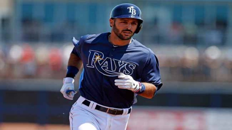 Sean Rodriguez #1 de los Tampa Bay Rays. Primera base. Gana esta temporada $1,000,000. Nombre completo: Sean John Rodriguez. Nació: 4/26/1985 en Miami, FL.