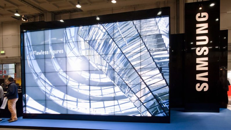 TV de 84 pulgadas (de $20,000 cada uno) para los 30 mil habitantes del principado de Mónaco.