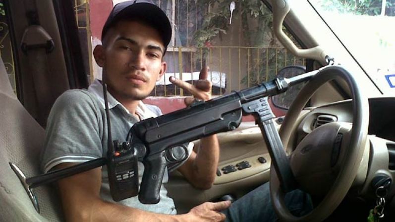 Las fuerzas armadas mexicanas y la delincuencia GALERIA DE IMÁGENES Tlmd_sicarios_blurb01