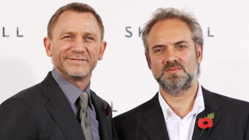 La tercera película de James Bond para Daniel Craig es la primera como director de Sam Mendes, exesposo de Kate Winslet. Los dos ya habían trabajado juntos en "Road to Perdition", al lado de Paul Newman y Tom Hanks.