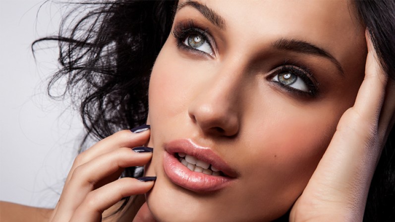 Looks divertidos, coquetos, “supertrendys” y muy fáciles de lograr. A continuación, diez tendencias en maquillaje, cabello y uñas sugeridos por Cosmopolitan a sus lectoras.