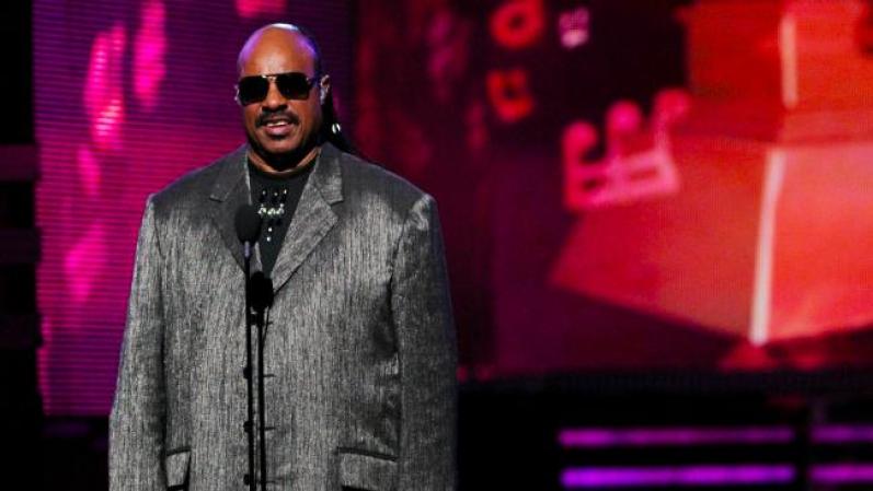 Stevie Wonder dedicó también unas palabras en memoria de Whitney Houston.