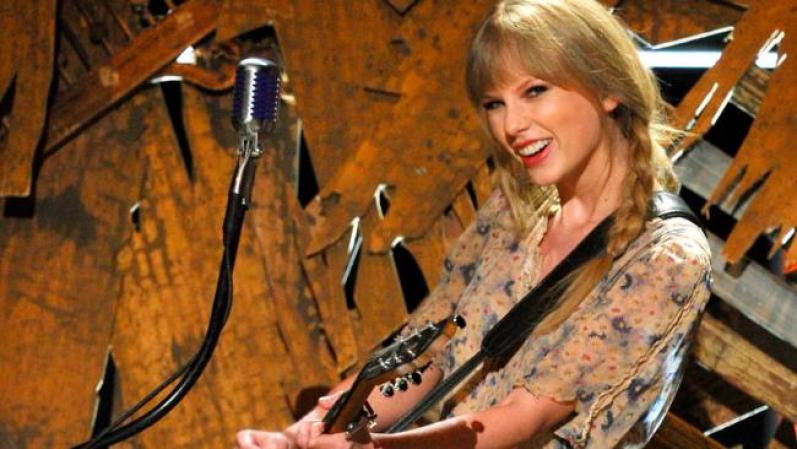 Taylor Swift deslumbró con su presentación de esta noche.