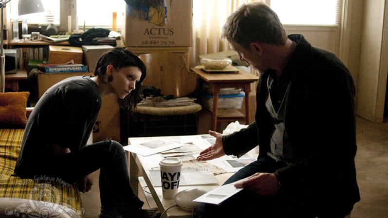"The Girl with the Dragon Tattoo". En su intensa búsqueda de una mujer que ha estado perdida -o muerta- por 40 años, un reportero recibe la ayuda de una joven que es pirata informática. Con las actuaciones de Daniel Craig y Rooney Mara. En los cines el 21 de diciembre.