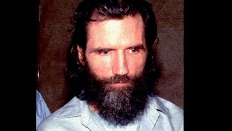 Gary Michael Heidnik secuestraba mujeres y las mantenía encerradas en un sótano de Filadelfia. Dos de ellas murieron. Por lo visto era un genio de las finanzas, ya que hizo una pequeña fortuna en la Bolsa de Valores, dinero con el que financiaba sus actividades. Fue capturado en 1987 y ejecutado mediante inyección mortal en 1999.