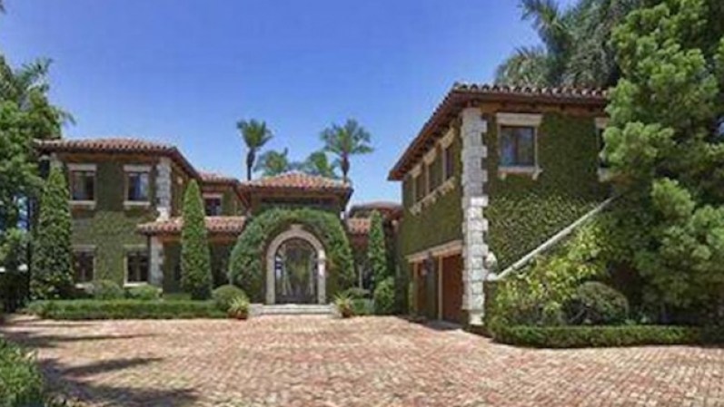 La mansión en Miami de la ex tenista Anna Kournikova está valorada en $9.4 millones. La propiedad frente al mar tiene siete habitaciones y ocho baños y entre los exclusivos vecinos están Shakira y Enrique Iglesias.