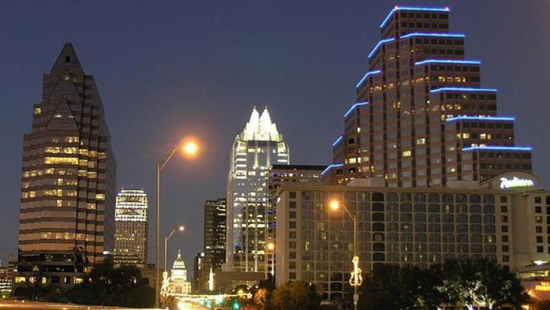 Austin, Texas: La ciudad ofrece grandes oportunidades para pequeños negocios, gracias a una decena de programas comunitarios para ayudar a los empresarios. Esto, en medio de un ambiente creativo, pues es un lugar donde la música y los negocios se entrelazan y complementan.
