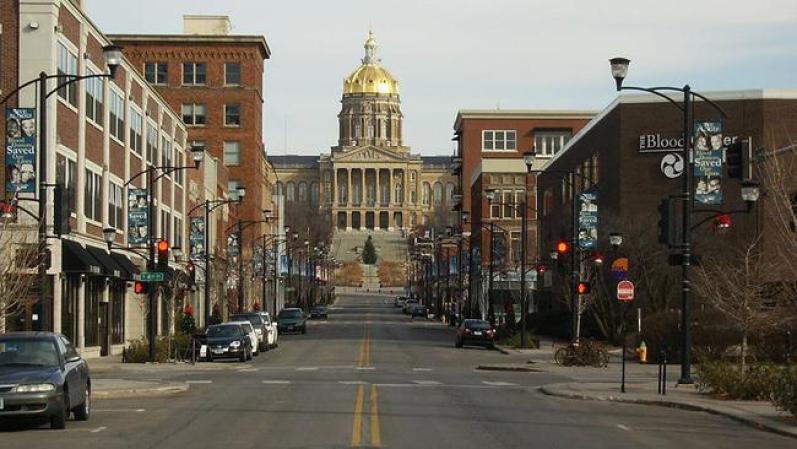 Des Moines, Iowa: La ciudad, que cuenta con bajos costos de vivienda, busca atraer a los jóvenes de Iowa y al talento global por medio del desarrollo de su centro y la promoción de los trabajos disponibles en las muchas industrias que aquí florecen.
