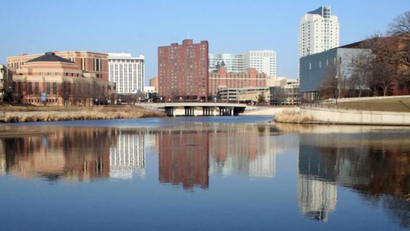 Rochester, Minnesota: Conocida por ser el hogar de la Clínica Mayo, la ciudad abrió en 2009 el Minnesota BioBusiness Center, que representa las aspiraciones de la región de construir una comunidad aún más fuerte en los ámbitos de la ciencia biológica y la investigación médica.