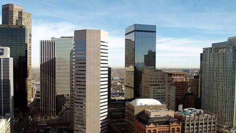 Denver, Colorado: El verano es ideal para hacer excursionismo y ciclismo de montaña. Es también un magneto para festivales veraniegos, como el Chalk Art Festival (para dibujar en la calle con tiza), el Underground Music Showcase y el Buffalo Bill Days.