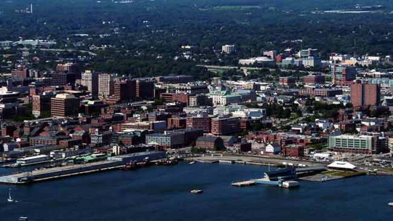 Portland, Maine: Una de las mayores atracciones en el verano son las langostas. Y entre comidas, puedes pasear en kayak o caminar por las calles adoquinadas del Old Port.