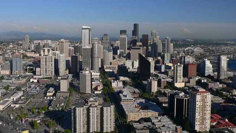 Seattle, Washington: Esta ciudad lluviosa se mantiene bastante seca y soleada durante el verano, por lo que ofrece el clima perfecto para disfrutar al aire libre.