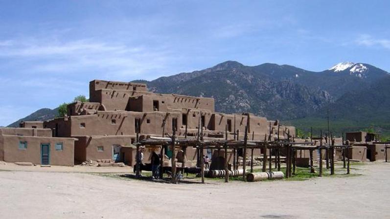 El condado de Taos (Nuevo México) cuenta con unos 300 días de sol al año, y los mejores meses son septiembre y comienzos de octubre, con temperaturas en los 70 grados.