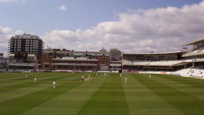 Lord's Cricket Ground. Lleno de tradición e historia, es la casa del juego de críquet en St. John's Wood, en Londres (Inglaterra), desde 1814.