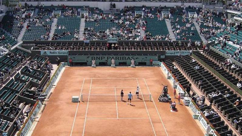 Stade Roland Garros. Este recinto parisino es de renombre internacional por ser sede del Abierto de Francia. Se inauguró en 1928 y los más grandes del tenis han ganado aquí en algún momento.