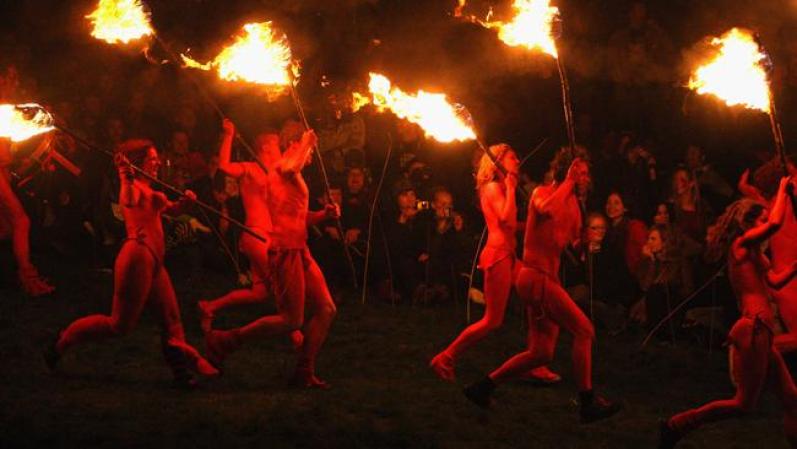 La popular celebración anual del Festival Beltane en Escocia es una manifestación moderna del antiguo festival celta. Históricamente, la noche de beltane marcaba el comienzo de la temporada del verano pastoral y el renacimiento de la fertilidad agrícola.