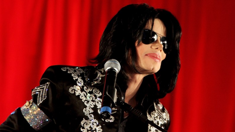 Michael Jackson, cuyo médico personal Conrad Murray enfrenta un juicio en Los Angeles por homicidio involuntario de la estrella el 25 de junio 2009, ganó $170 millones entre octubre de 2010 y octubre de 2011, según la clasificación de los artistas fallecidos que ganaron más dinero.