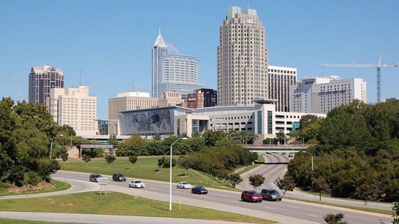 Raleigh, Carolina del Norte: El estado de Carolina del Norte provee incentivos para nuevos negocios, y la ciudad de Raleigh cuenta con diversos programas que ofrecen subvenciones, incentivos y préstamos.