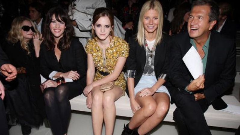 La firma Burberry siempre convoca celebrities A-list. En el 2010, durante el Londres Fashion Week, convocó a las bellísimas actrices: Liv Tyler, Emma Watson, Gwyneth Paltrow y al diseñador Mario Testino ¡Un lujo!