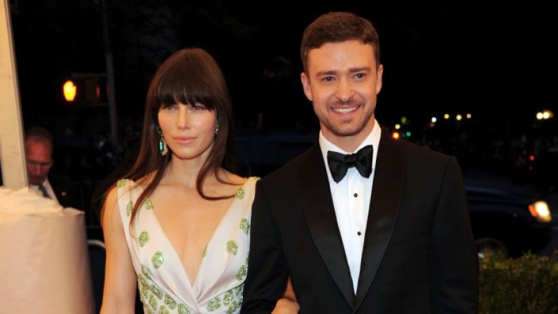 Justin Timberlake y Jessica Biel son una pareja con altibajos. Han estado separados y hace poco se han vuelto a juntar. Se dice que a Justin le resulta muy dificil la fidelidad. Sin embargo juntos no les va tan mal... Entre ambos tienen una fortuna de 120 millones de dolares.