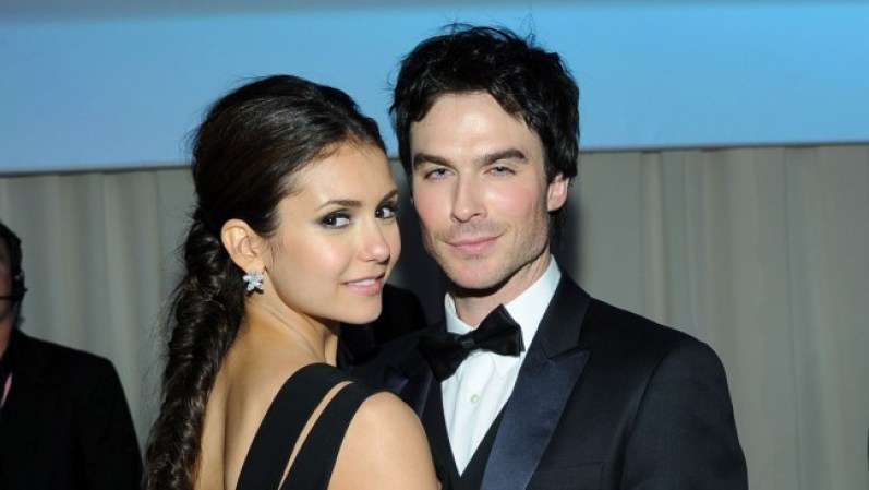 Nina Dobrev e Ian Somerhalder se conocieron durante el rodaje de "Vampire diaries", desde entonces siguen juntos y su carrera se afianza cada día mas. Eso si, sus fortunas van por separado y ninguno le "chupa la sangre al otro".